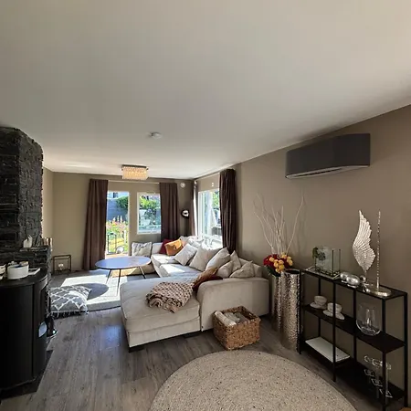 House With Big Terrace And Good Parking Place Vakantiehuis *