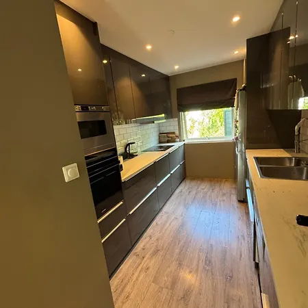 Vakantiehuis House With Big Terrace And Good Parking Place